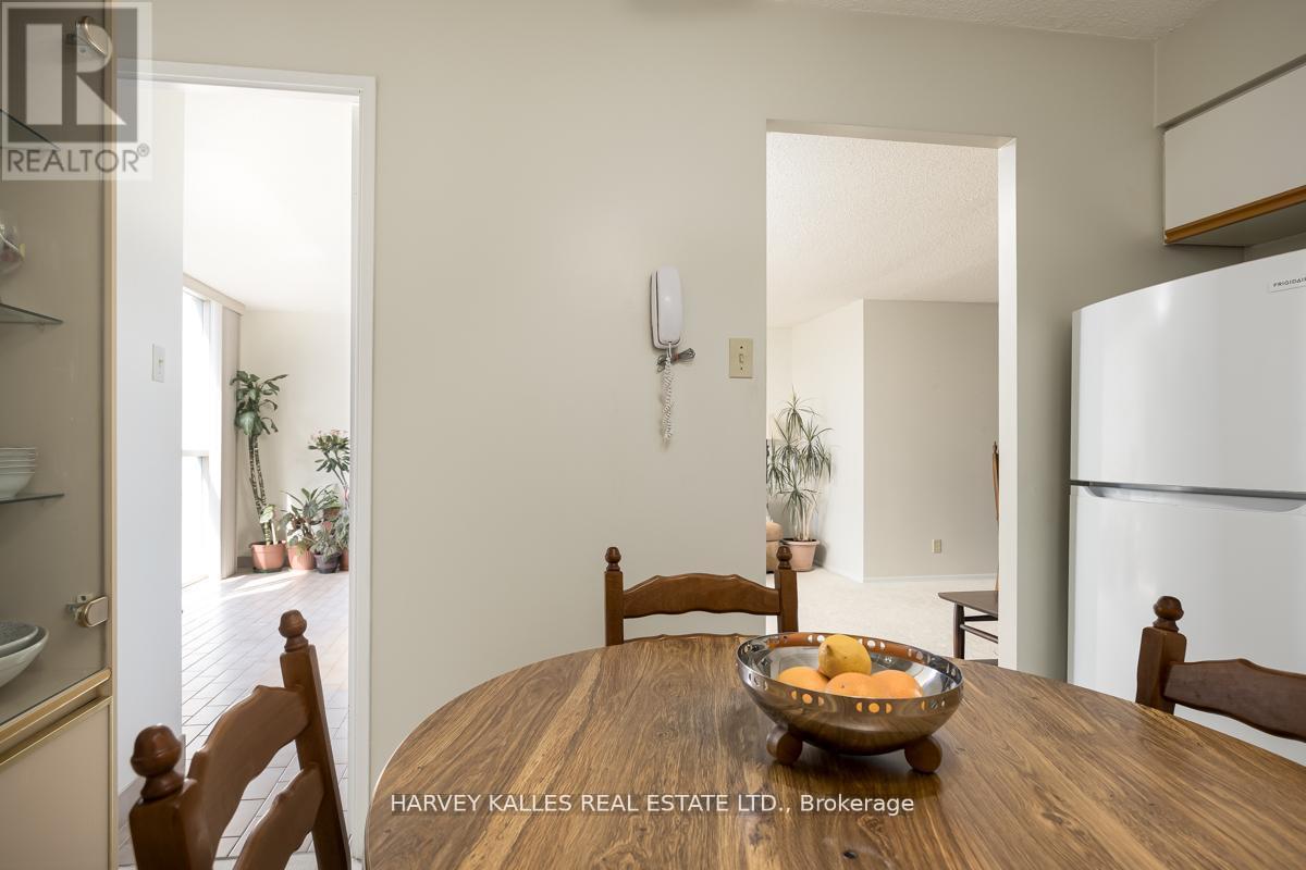 911 - 61 Markbrook Lane, Toronto, Ontario  M9V 5E7 - Photo 10 - W12422330