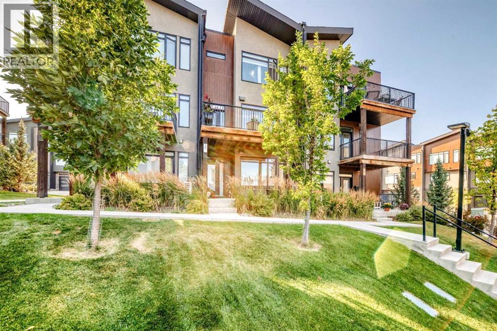 17 Royal Elm Green NW, Calgary, Alberta