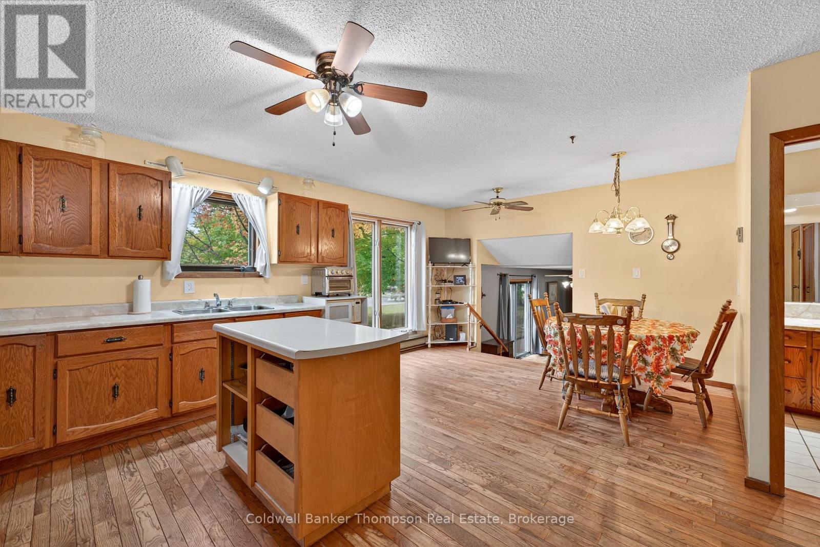 315 Muskoka Beach Road, Gravenhurst, Ontario  P1P 1M7 - Photo 10 - X12422354