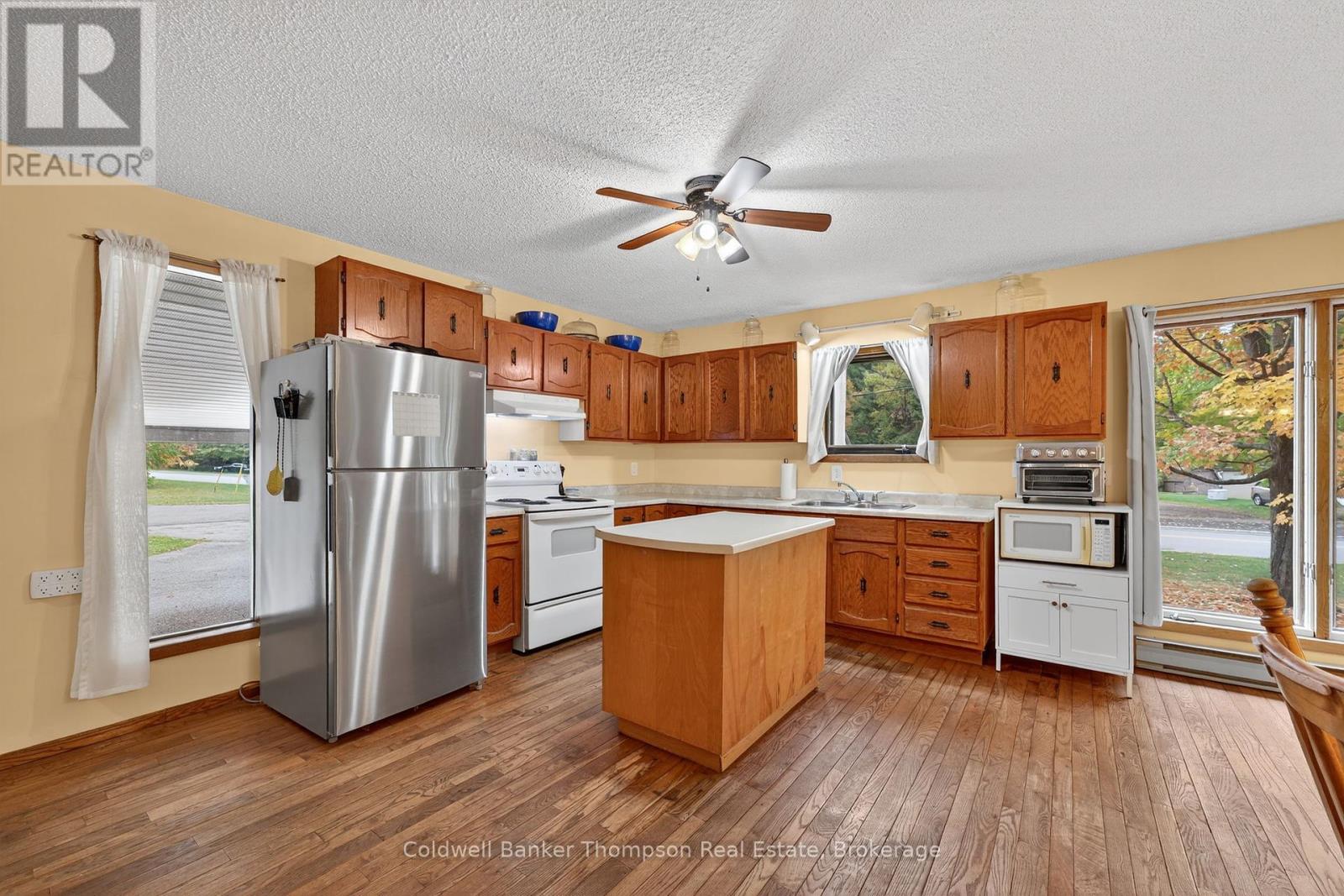 315 Muskoka Beach Road, Gravenhurst, Ontario  P1P 1M7 - Photo 11 - X12422354