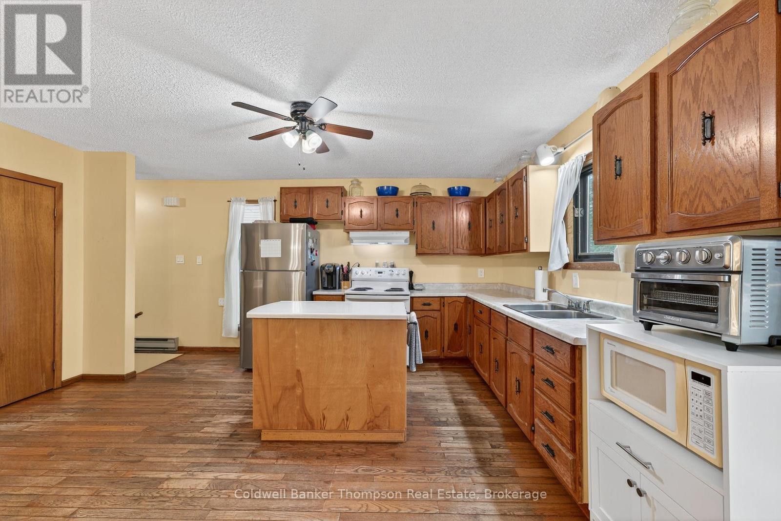 315 Muskoka Beach Road, Gravenhurst, Ontario  P1P 1M7 - Photo 12 - X12422354