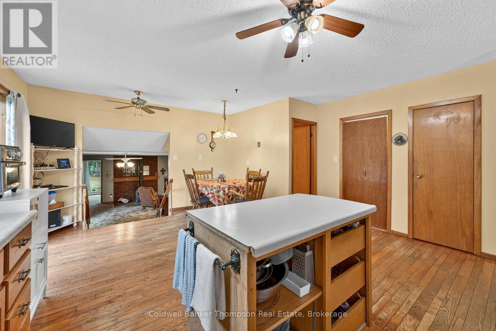 315 Muskoka Beach Road, Gravenhurst, Ontario  P1P 1M7 - Photo 14 - X12422354