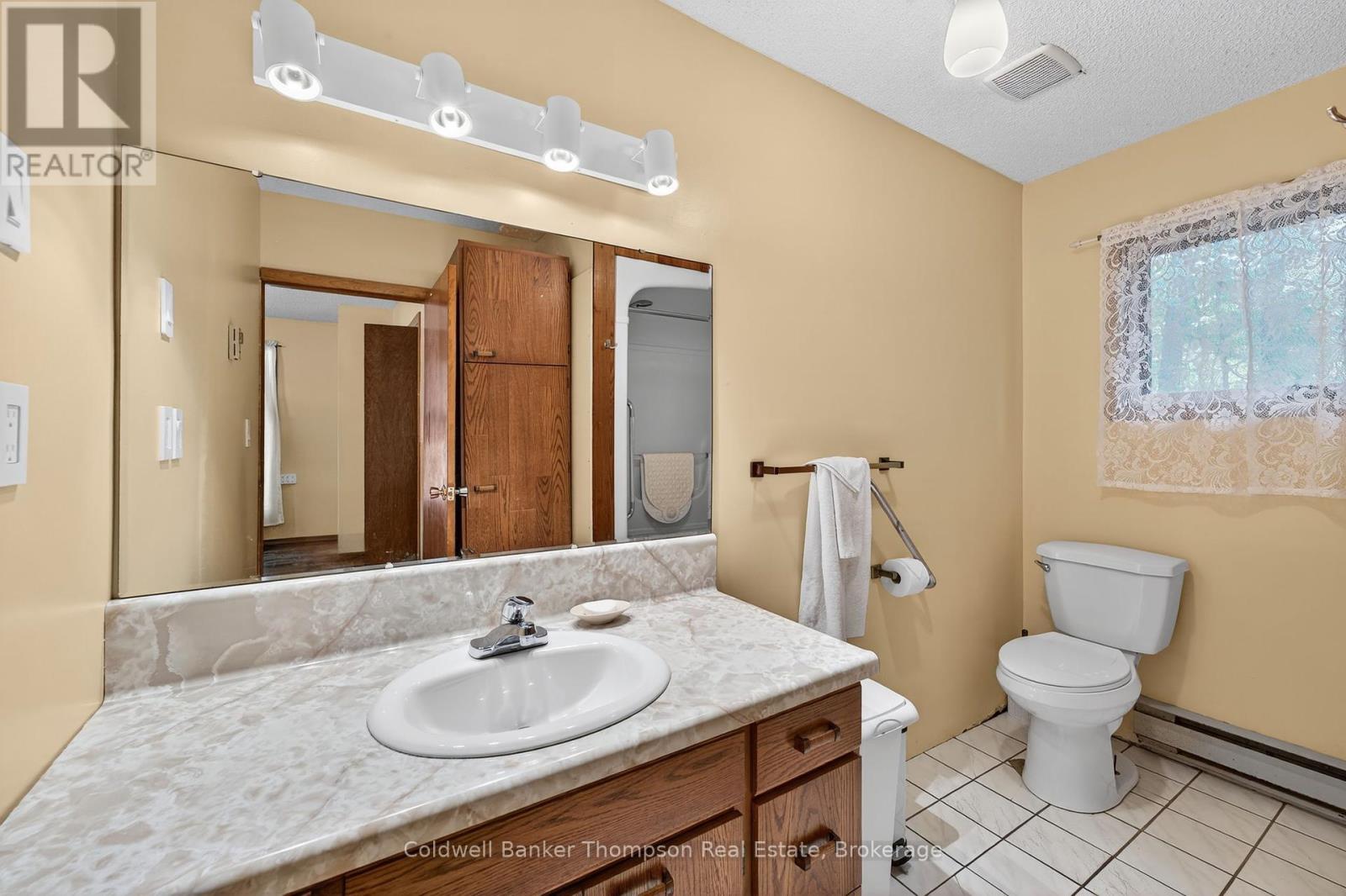 315 Muskoka Beach Road, Gravenhurst, Ontario  P1P 1M7 - Photo 21 - X12422354