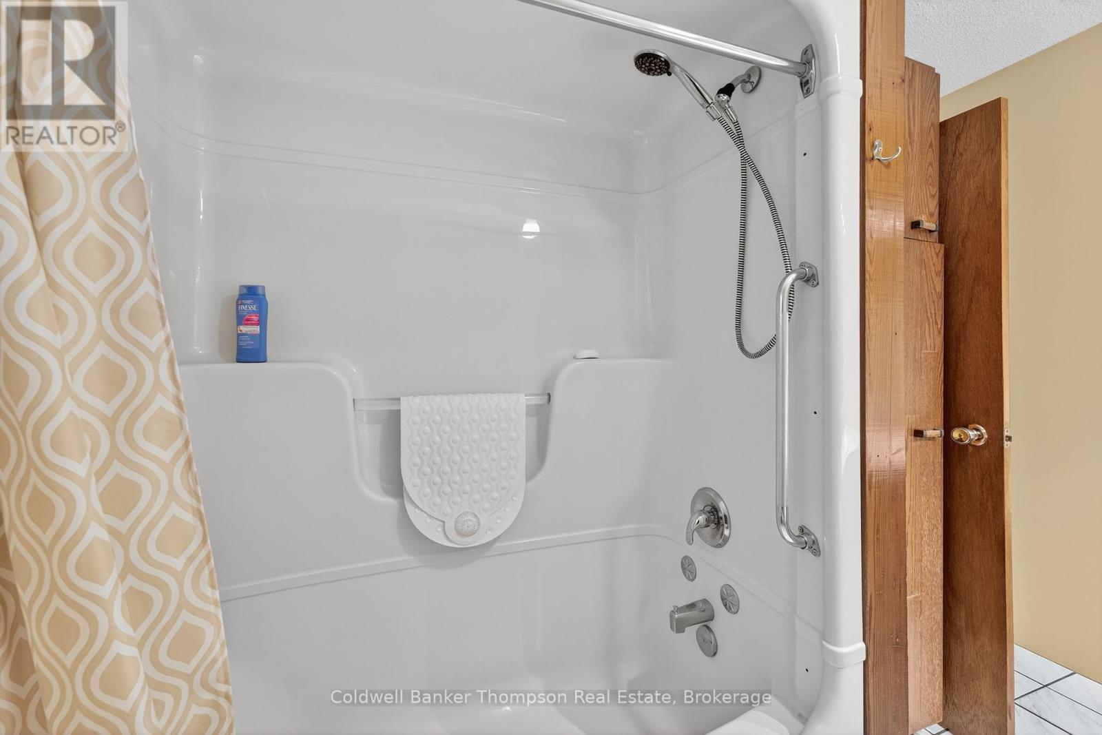 315 Muskoka Beach Road, Gravenhurst, Ontario  P1P 1M7 - Photo 22 - X12422354