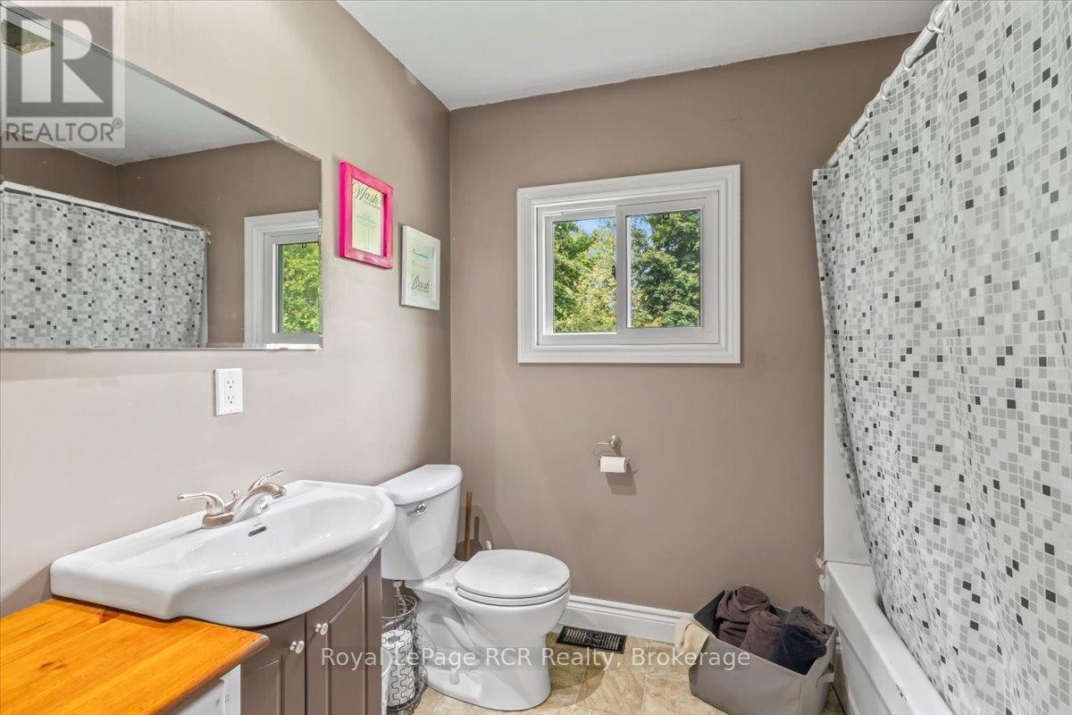 27 William Street, West Grey, Ontario  N0G 1S0 - Photo 10 - X12422445