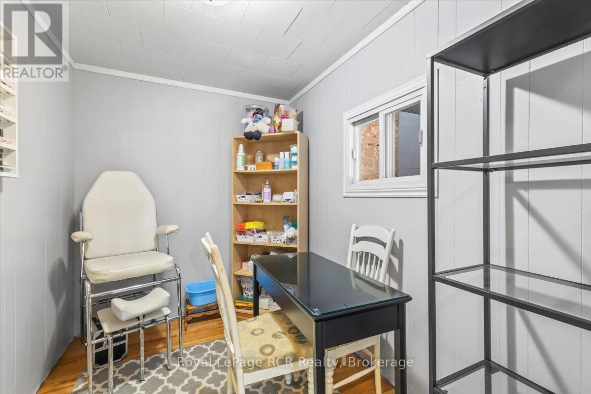 27 William Street, West Grey, Ontario  N0G 1S0 - Photo 11 - X12422445