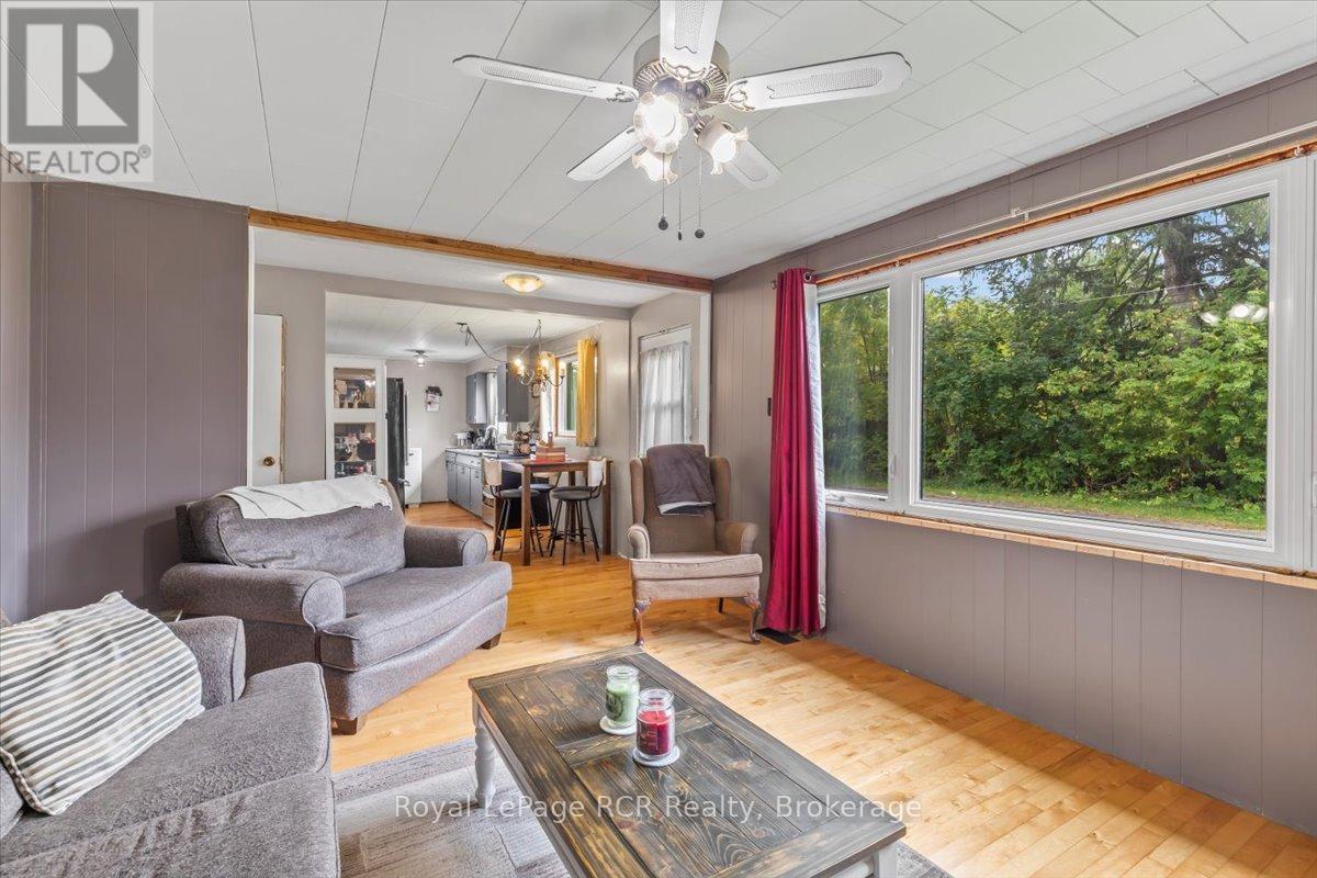 27 William Street, West Grey, Ontario  N0G 1S0 - Photo 4 - X12422445