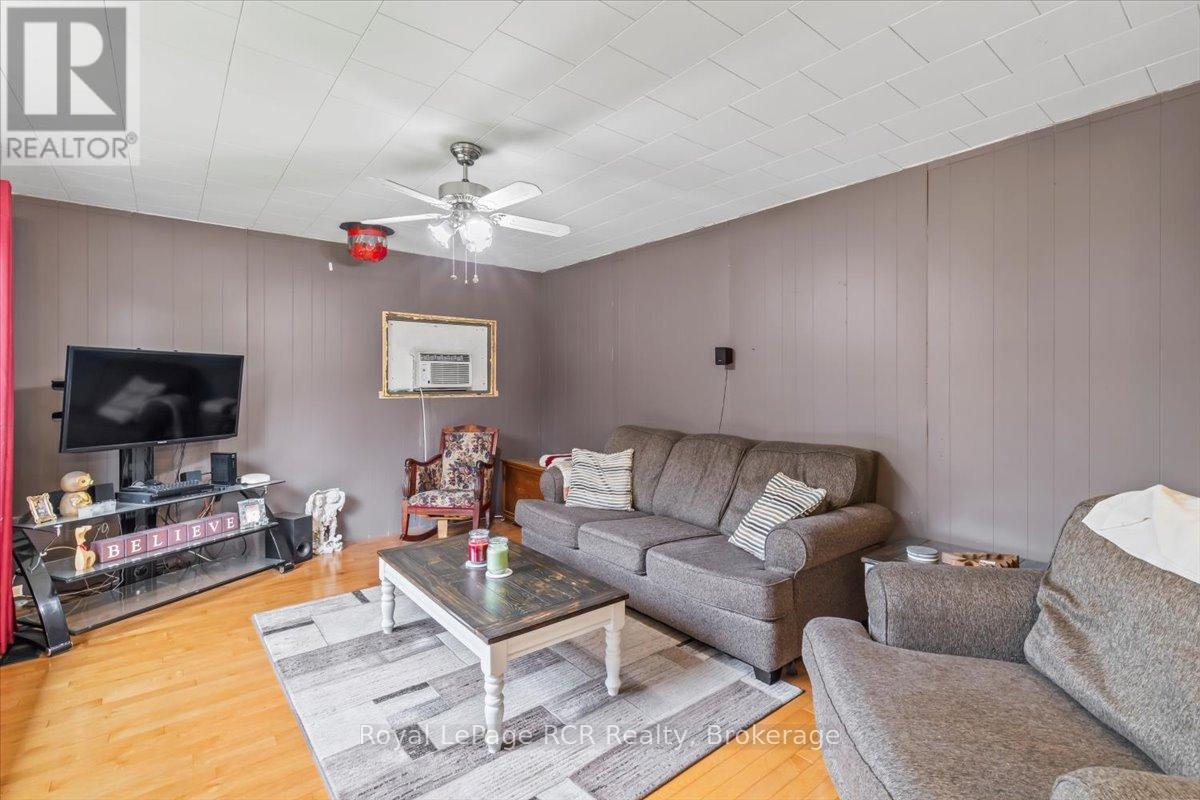 27 William Street, West Grey, Ontario  N0G 1S0 - Photo 5 - X12422445