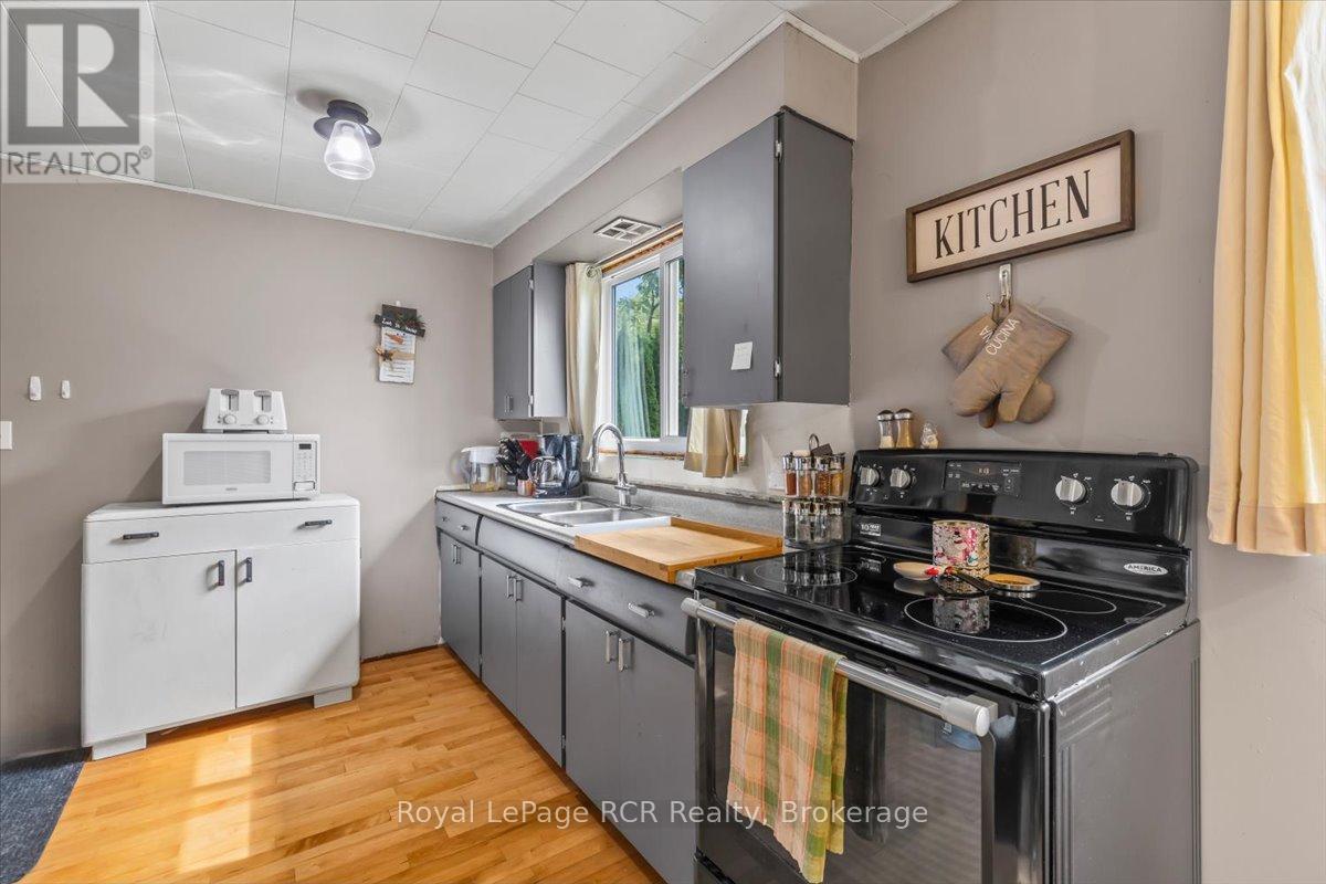 27 William Street, West Grey, Ontario  N0G 1S0 - Photo 7 - X12422445