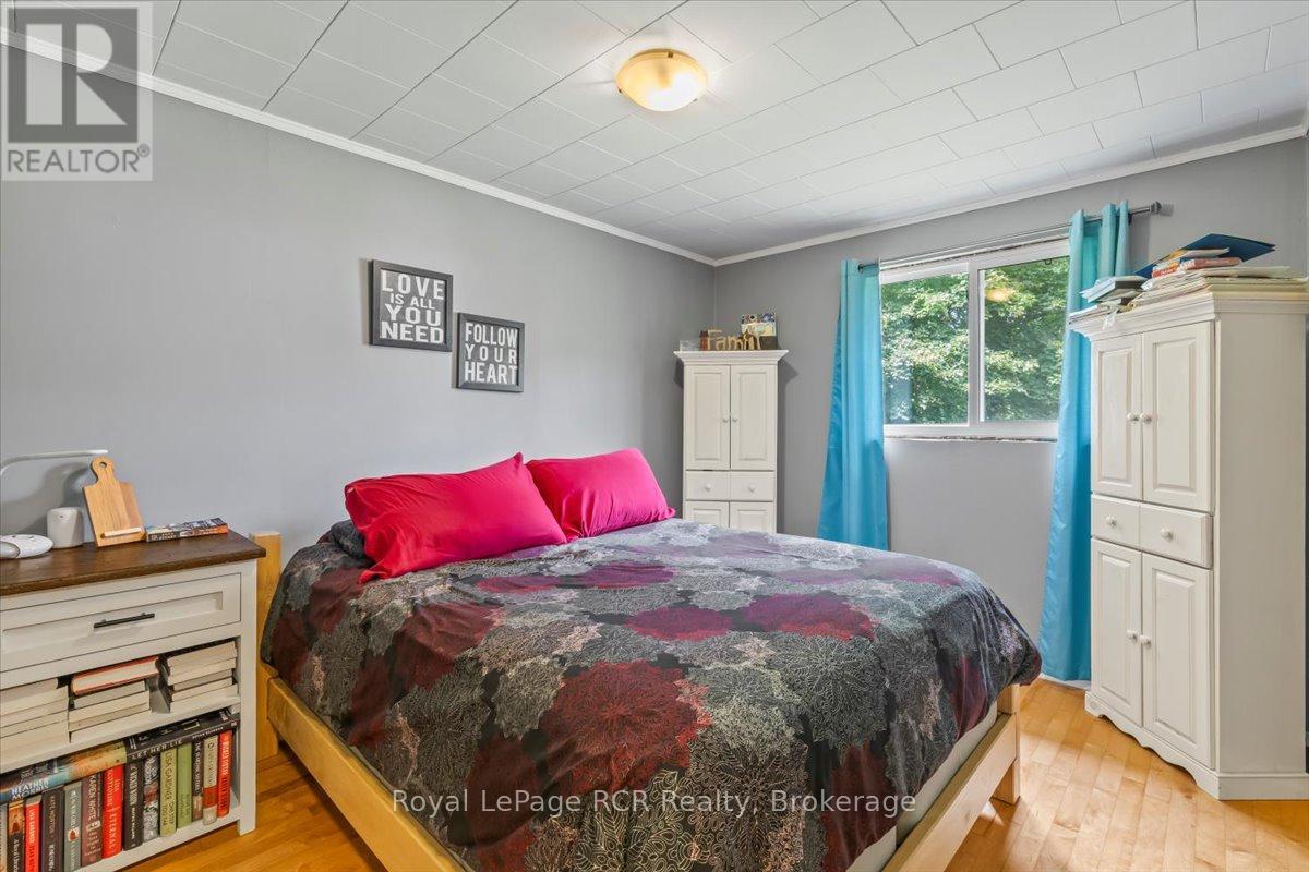 27 William Street, West Grey, Ontario  N0G 1S0 - Photo 8 - X12422445