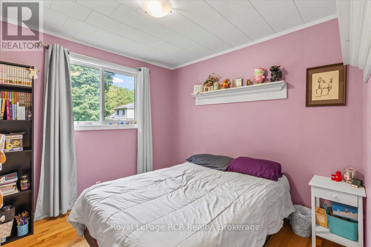 27 William Street, West Grey, Ontario  N0G 1S0 - Photo 9 - X12422445