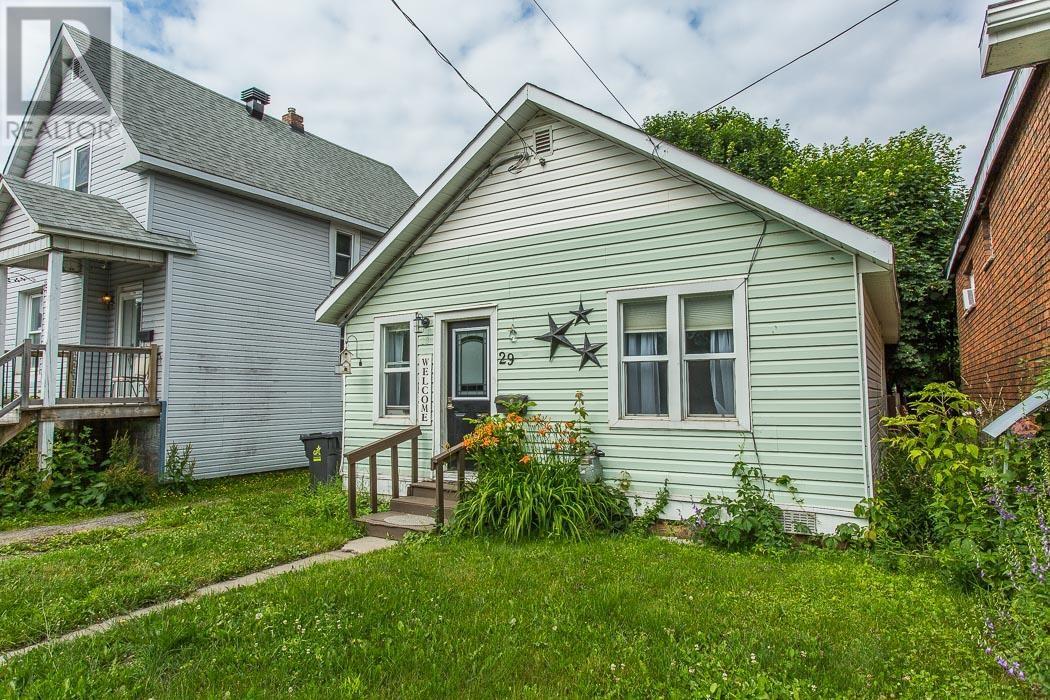 29 Grosvenor Ave, Sault Ste. Marie, Ontario  P6B 2L8 - Photo 1 - SM251875