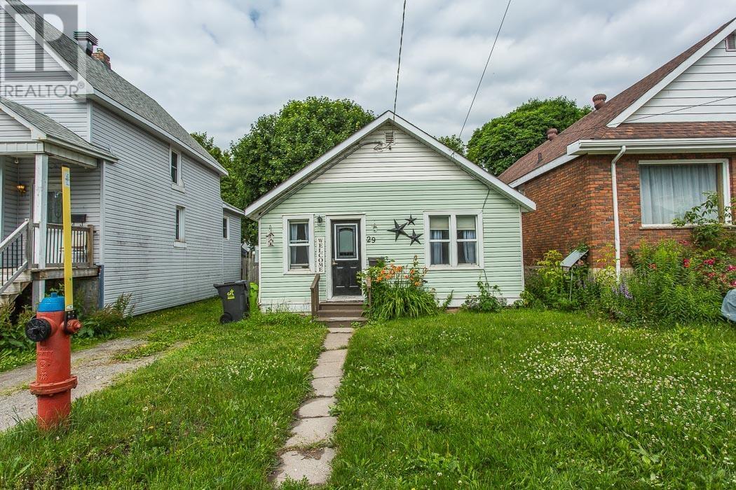 29 Grosvenor Ave, Sault Ste. Marie, Ontario  P6B 2L8 - Photo 2 - SM251875