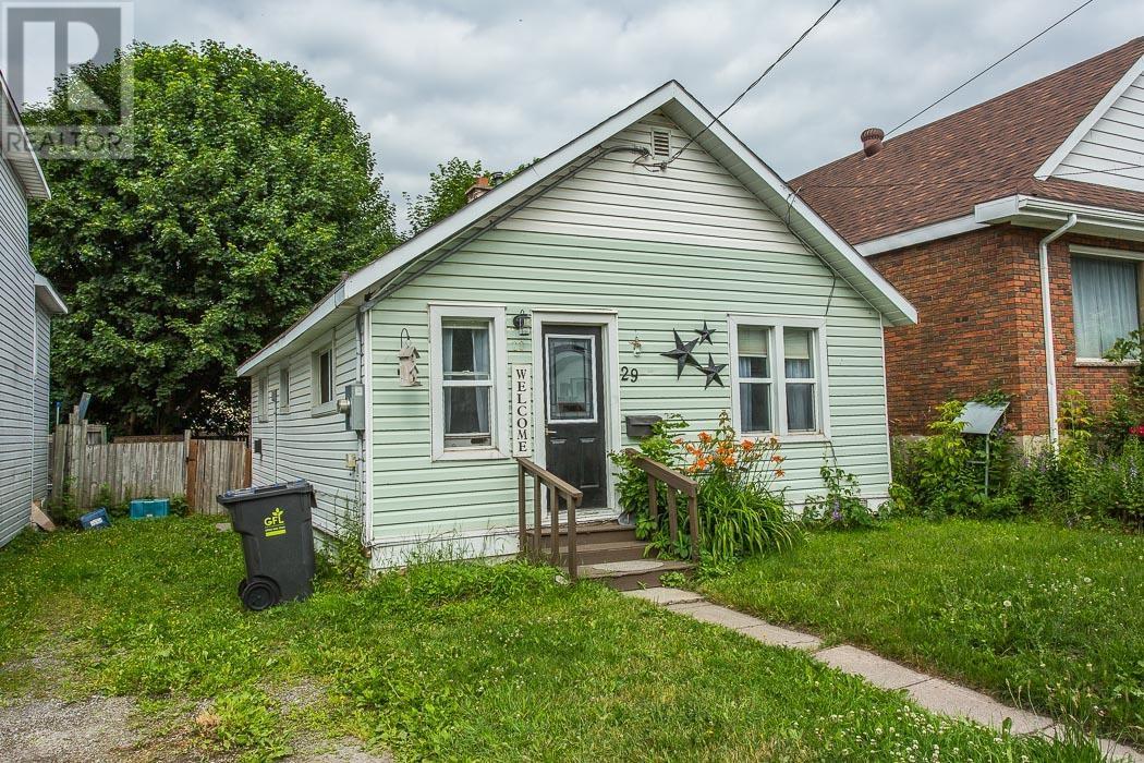 29 Grosvenor Ave, Sault Ste. Marie, Ontario  P6B 2L8 - Photo 3 - SM251875