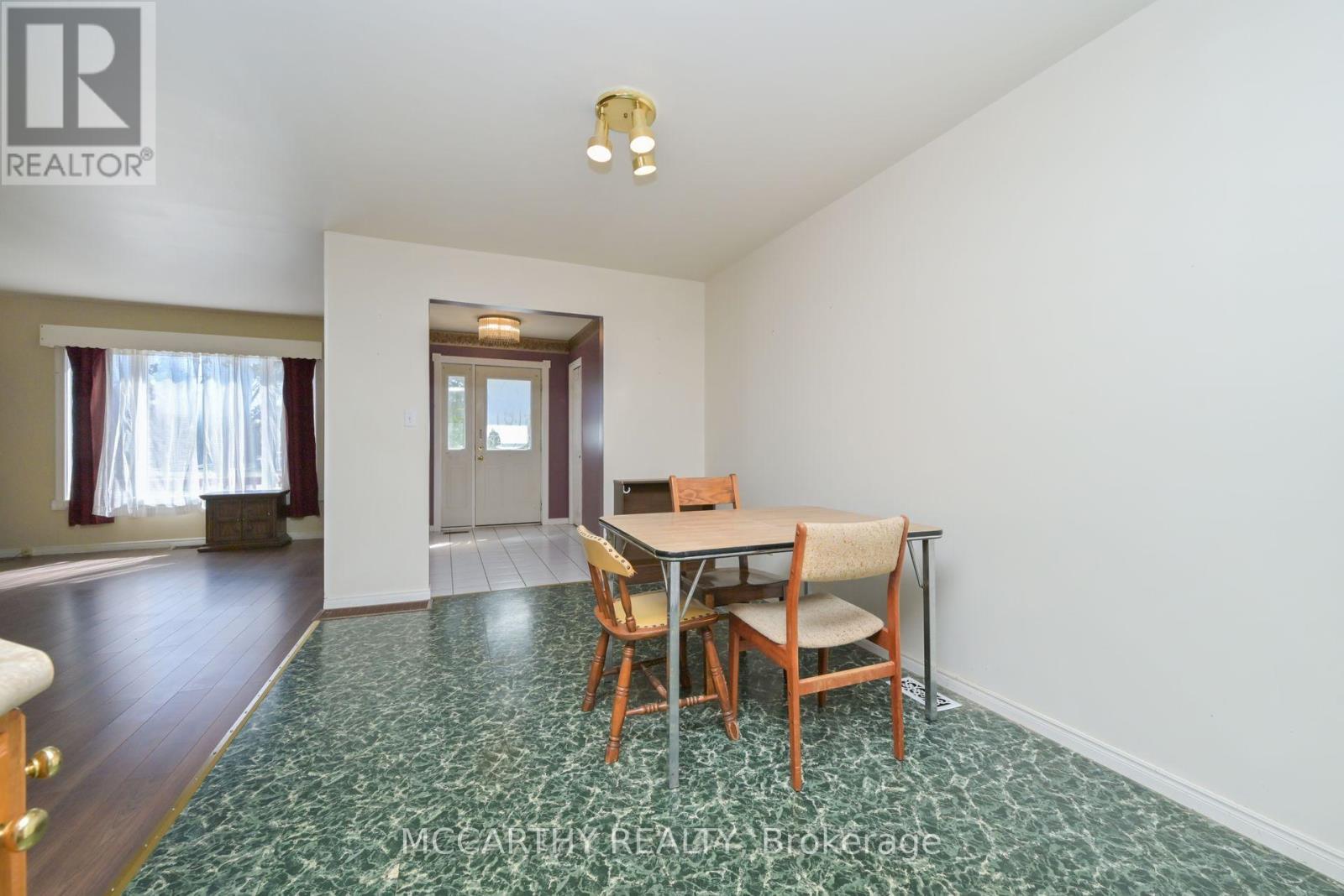 28 Wilson Crescent, Southgate, Ontario  N0C 1B0 - Photo 10 - X12422314