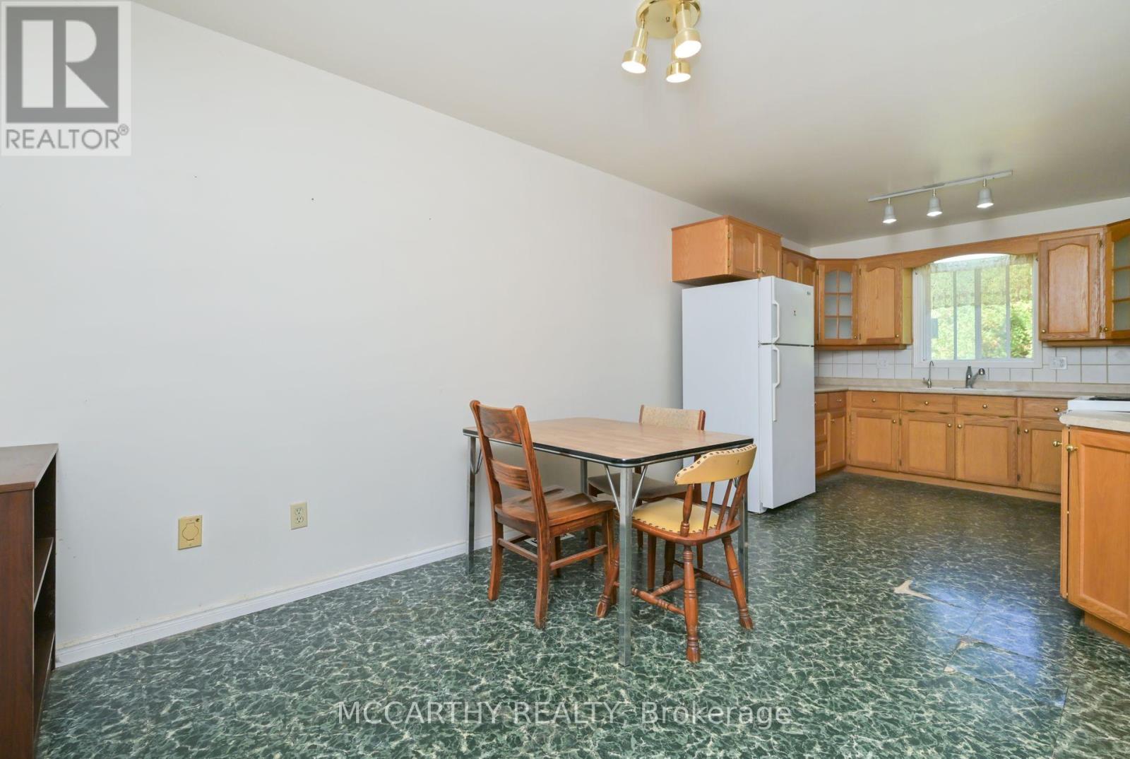 28 Wilson Crescent, Southgate, Ontario  N0C 1B0 - Photo 6 - X12422314