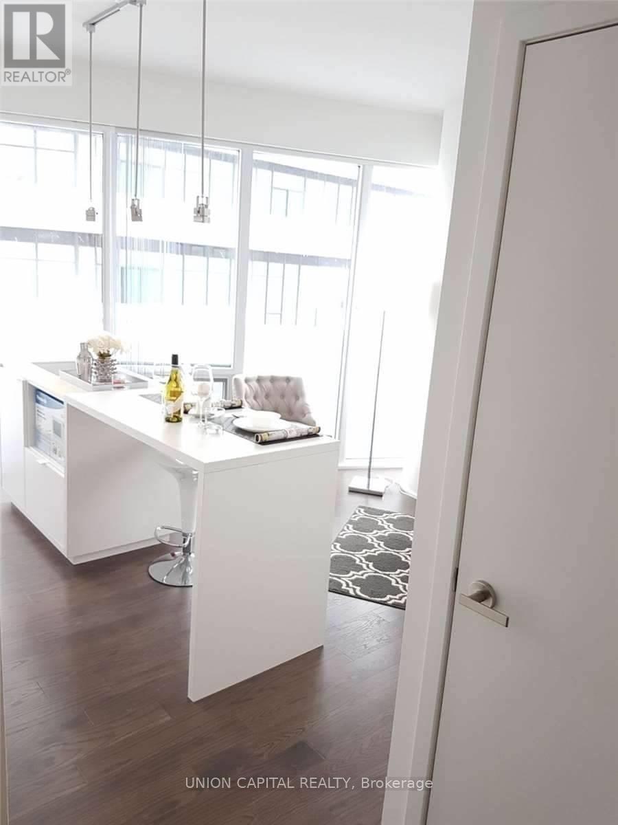 7002 - 88 Harbour Street, Toronto, Ontario  M5E 1X6 - Photo 3 - C12422378