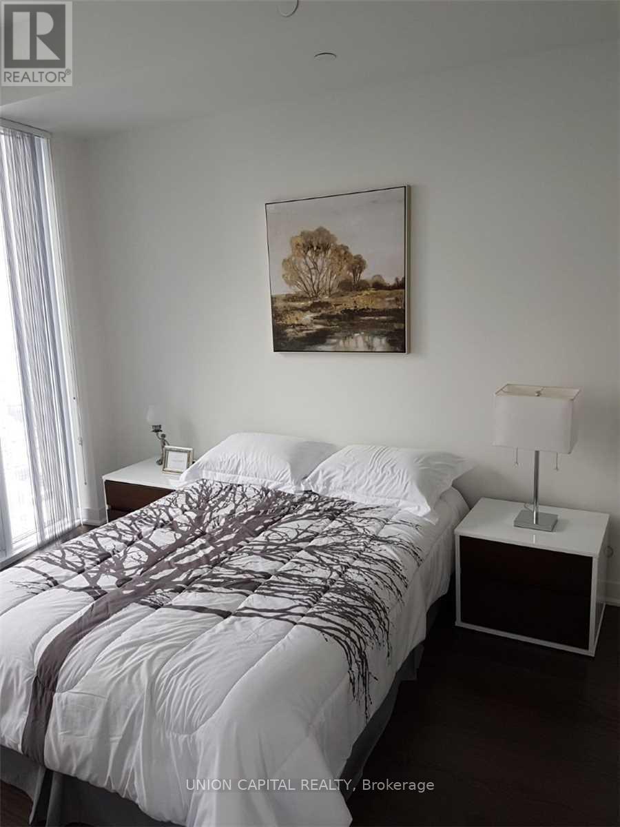 7002 - 88 Harbour Street, Toronto, Ontario  M5E 1X6 - Photo 4 - C12422378