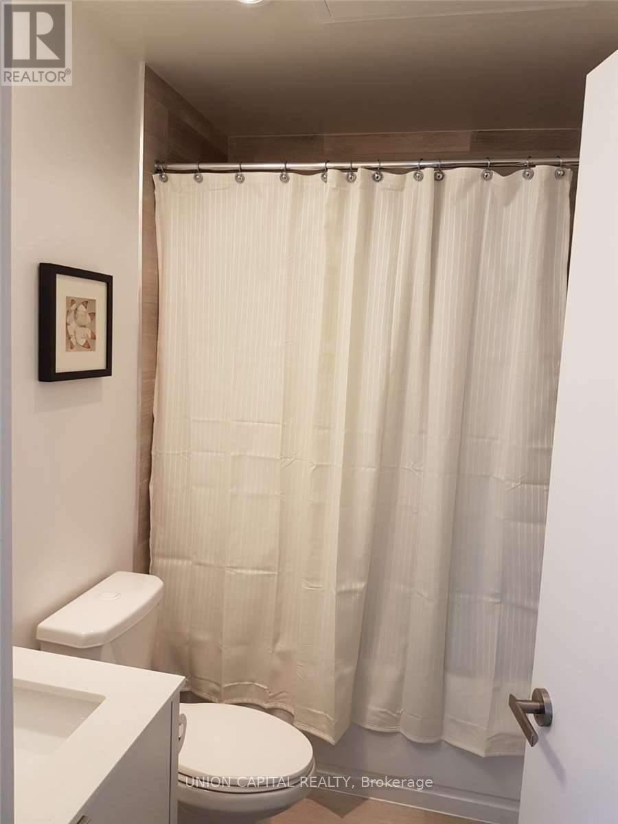 7002 - 88 Harbour Street, Toronto, Ontario  M5E 1X6 - Photo 6 - C12422378