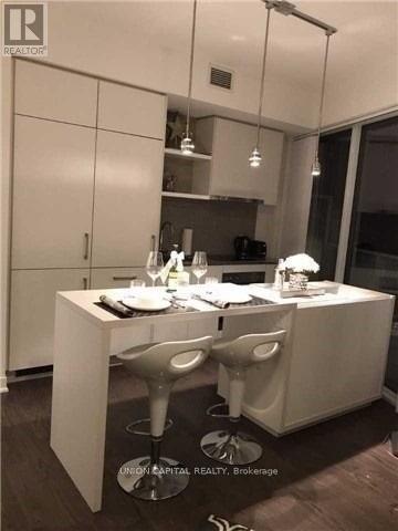 7002 - 88 Harbour Street, Toronto, Ontario  M5E 1X6 - Photo 7 - C12422378