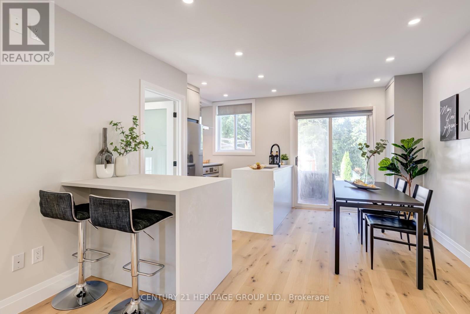 576 Broadway Avenue, Toronto, Ontario  M4G 2S3 - Photo 10 - C12422382