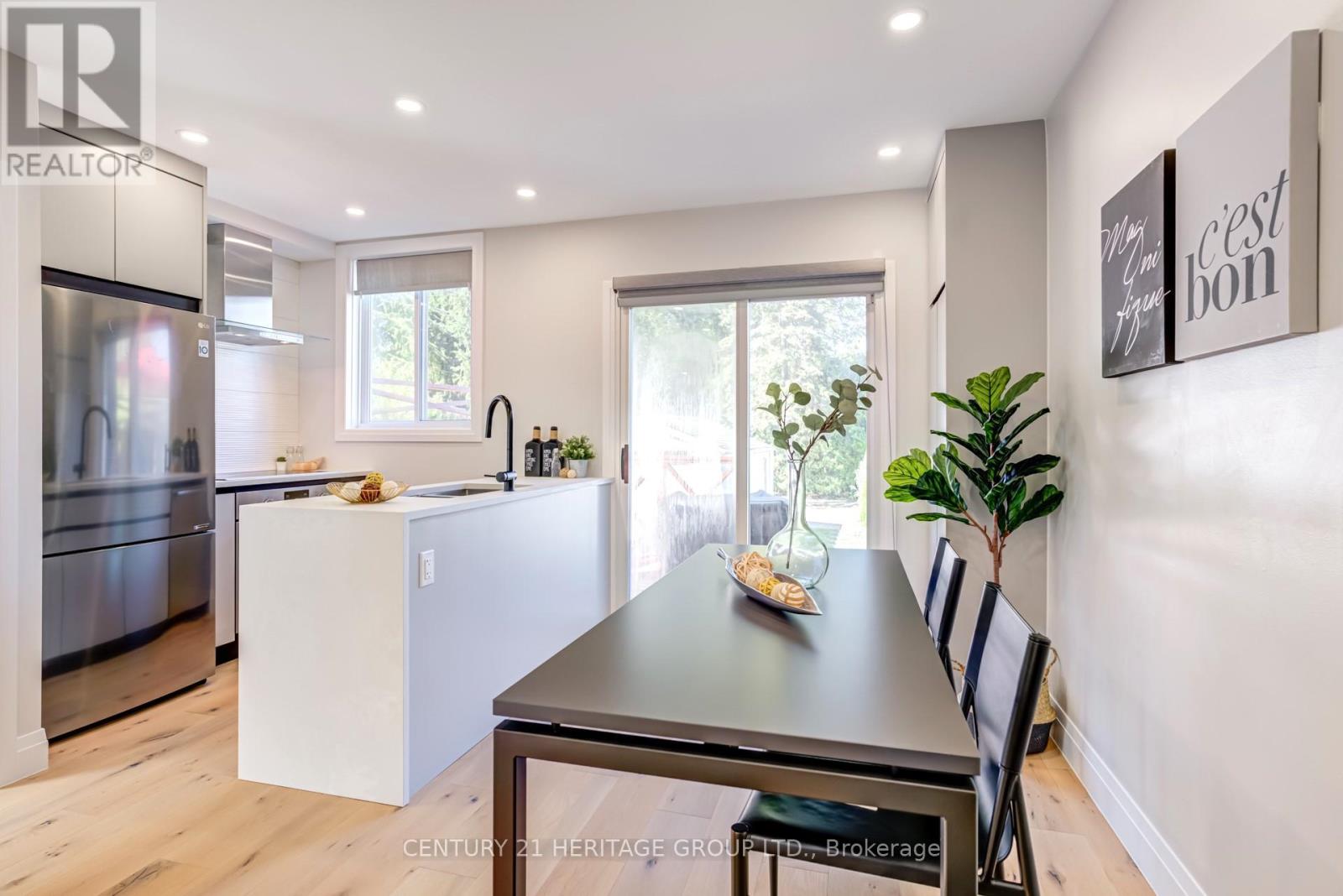 576 Broadway Avenue, Toronto, Ontario  M4G 2S3 - Photo 11 - C12422382