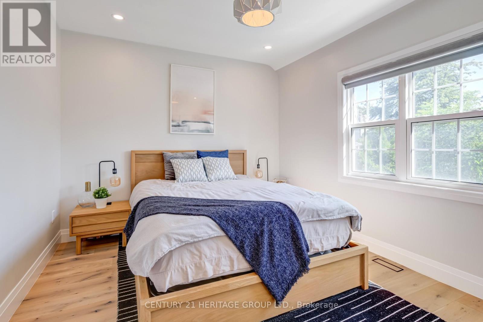 576 Broadway Avenue, Toronto, Ontario  M4G 2S3 - Photo 16 - C12422382