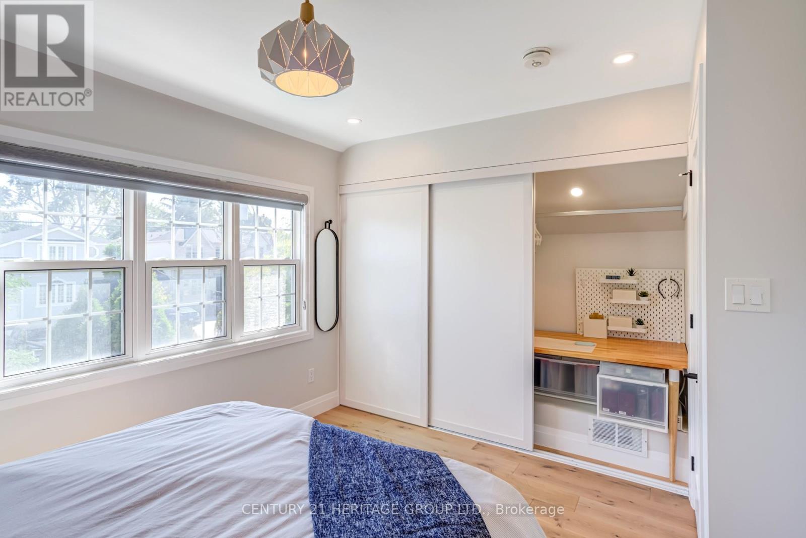 576 Broadway Avenue, Toronto, Ontario  M4G 2S3 - Photo 17 - C12422382