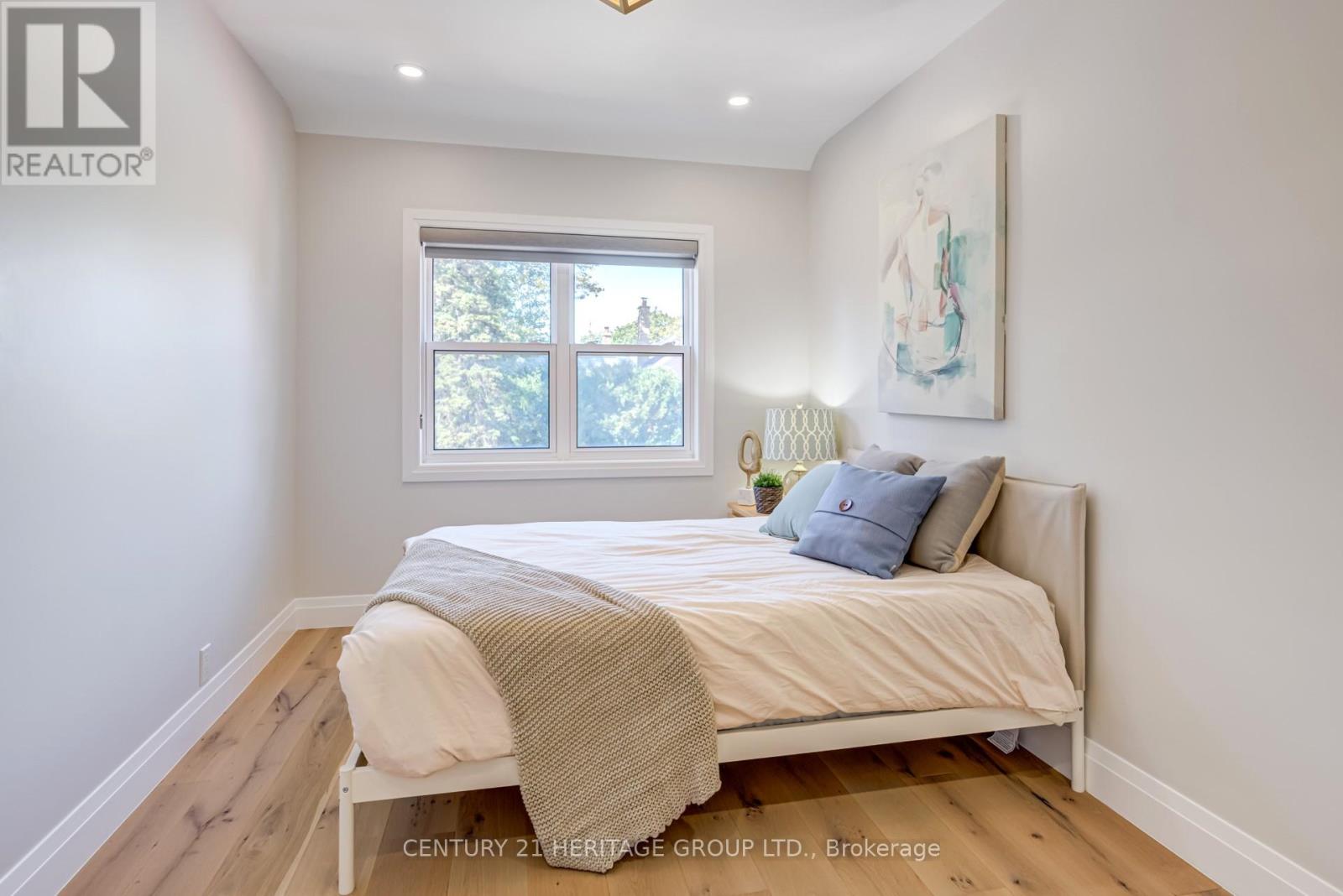 576 Broadway Avenue, Toronto, Ontario  M4G 2S3 - Photo 19 - C12422382