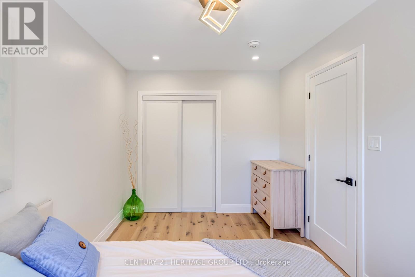 576 Broadway Avenue, Toronto, Ontario  M4G 2S3 - Photo 20 - C12422382