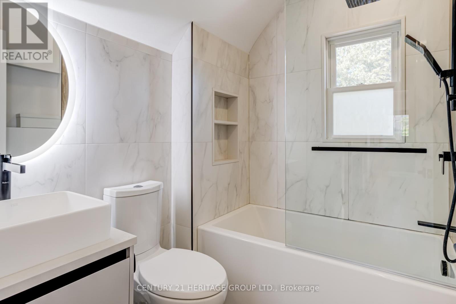 576 Broadway Avenue, Toronto, Ontario  M4G 2S3 - Photo 21 - C12422382