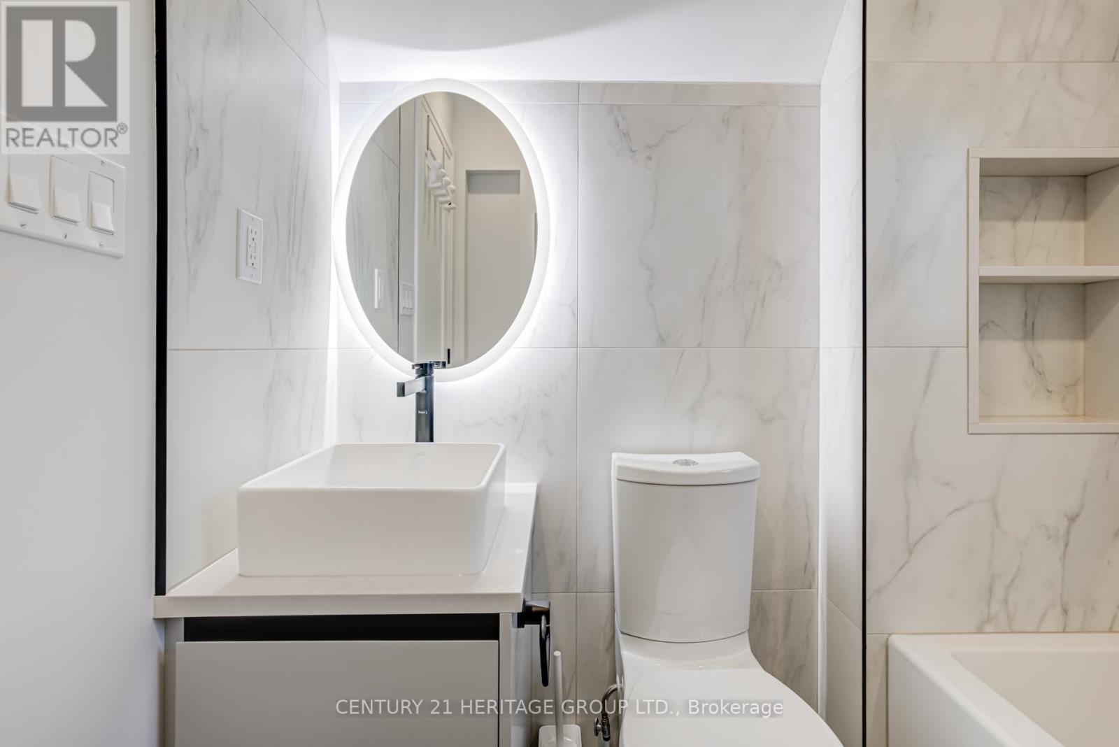 576 Broadway Avenue, Toronto, Ontario  M4G 2S3 - Photo 22 - C12422382