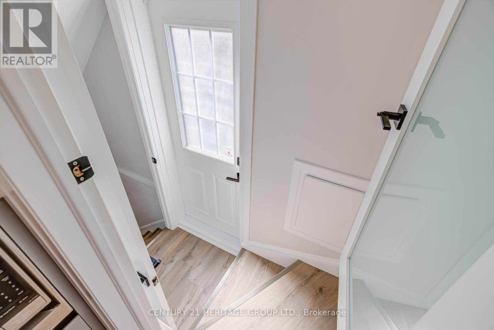 576 Broadway Avenue, Toronto, Ontario  M4G 2S3 - Photo 23 - C12422382