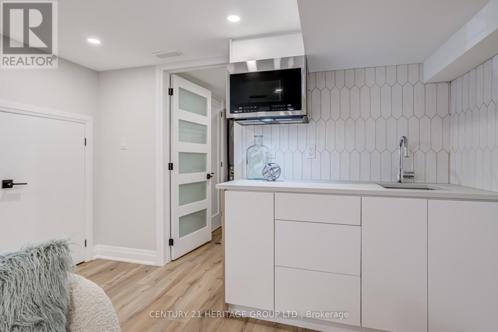 576 Broadway Avenue, Toronto, Ontario  M4G 2S3 - Photo 26 - C12422382