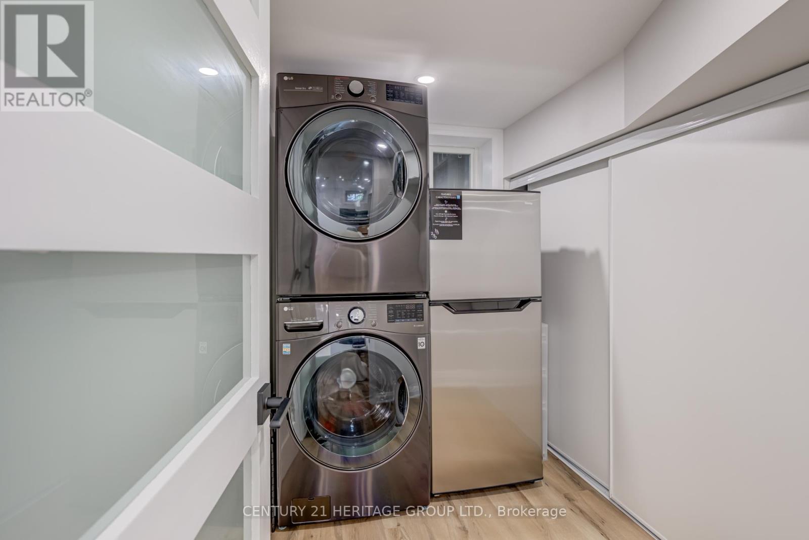 576 Broadway Avenue, Toronto, Ontario  M4G 2S3 - Photo 27 - C12422382