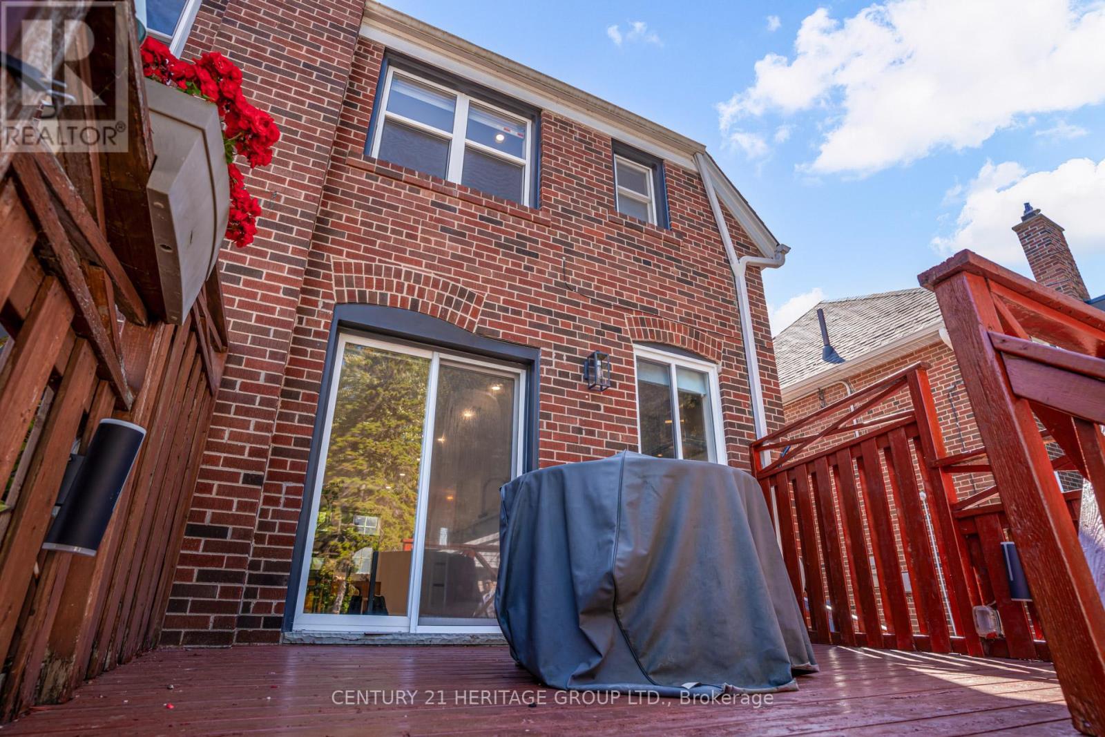 576 Broadway Avenue, Toronto, Ontario  M4G 2S3 - Photo 30 - C12422382