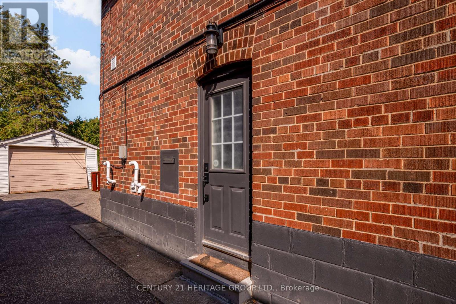 576 Broadway Avenue, Toronto, Ontario  M4G 2S3 - Photo 4 - C12422382