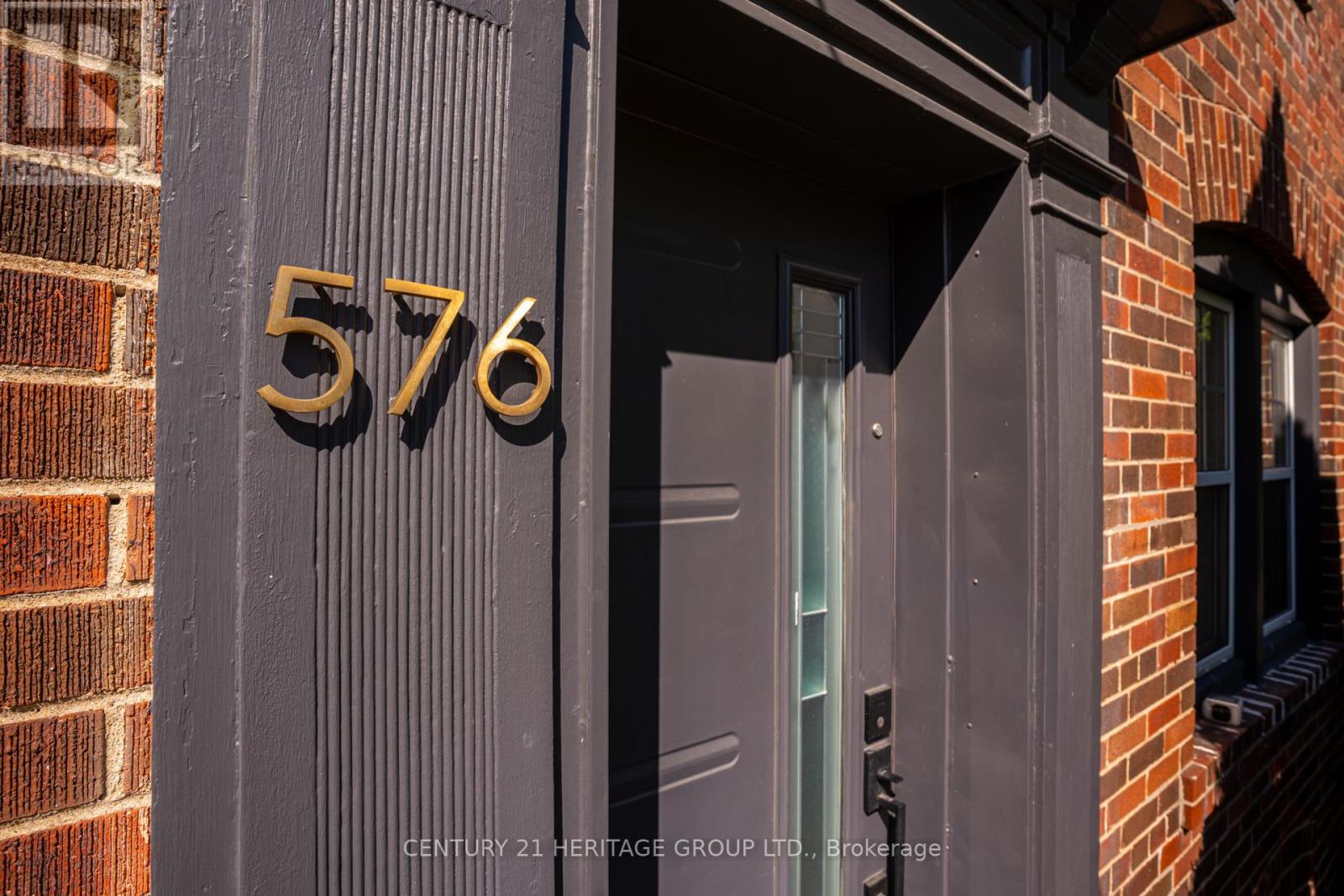576 Broadway Avenue, Toronto, Ontario  M4G 2S3 - Photo 5 - C12422382