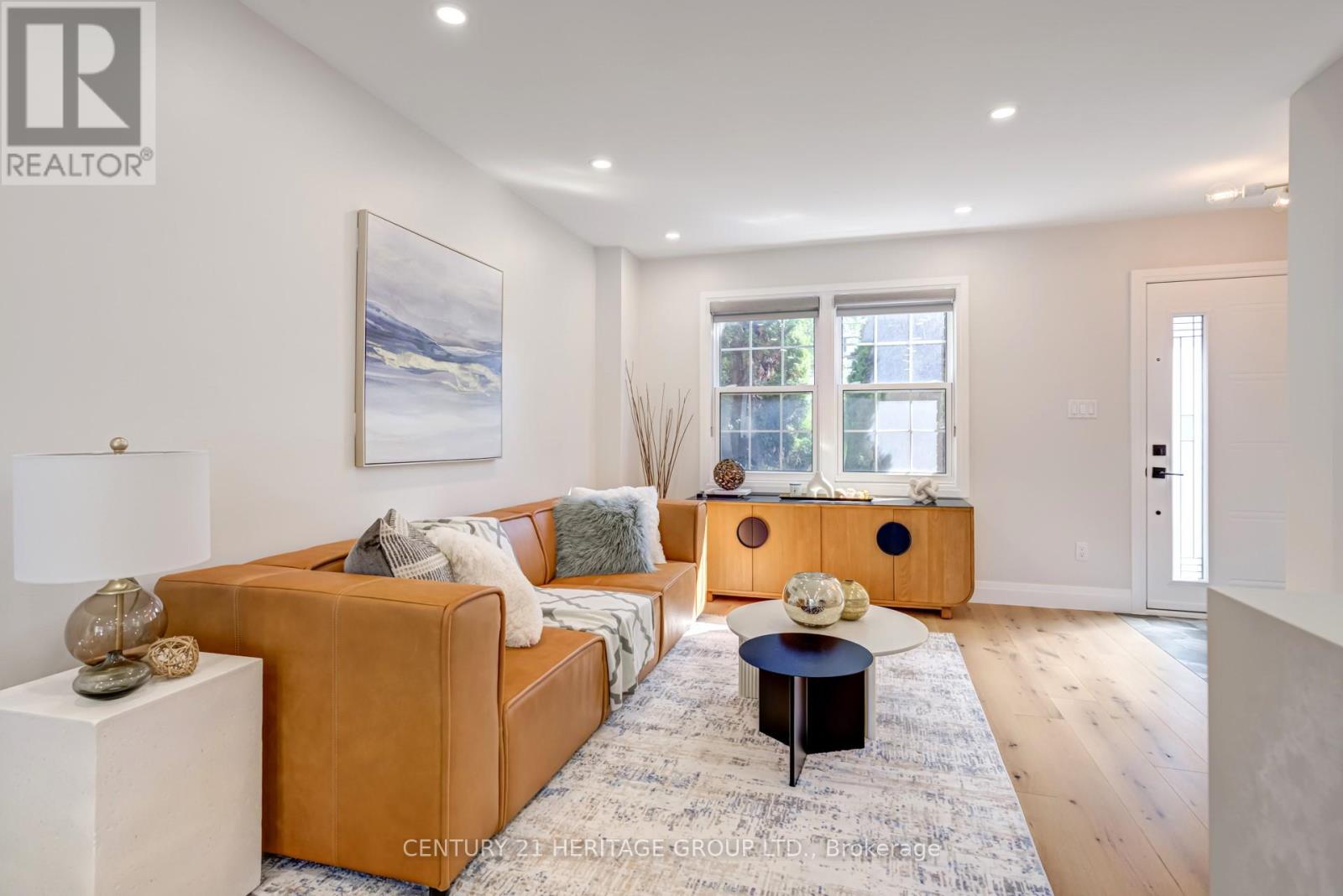 576 Broadway Avenue, Toronto, Ontario  M4G 2S3 - Photo 9 - C12422382