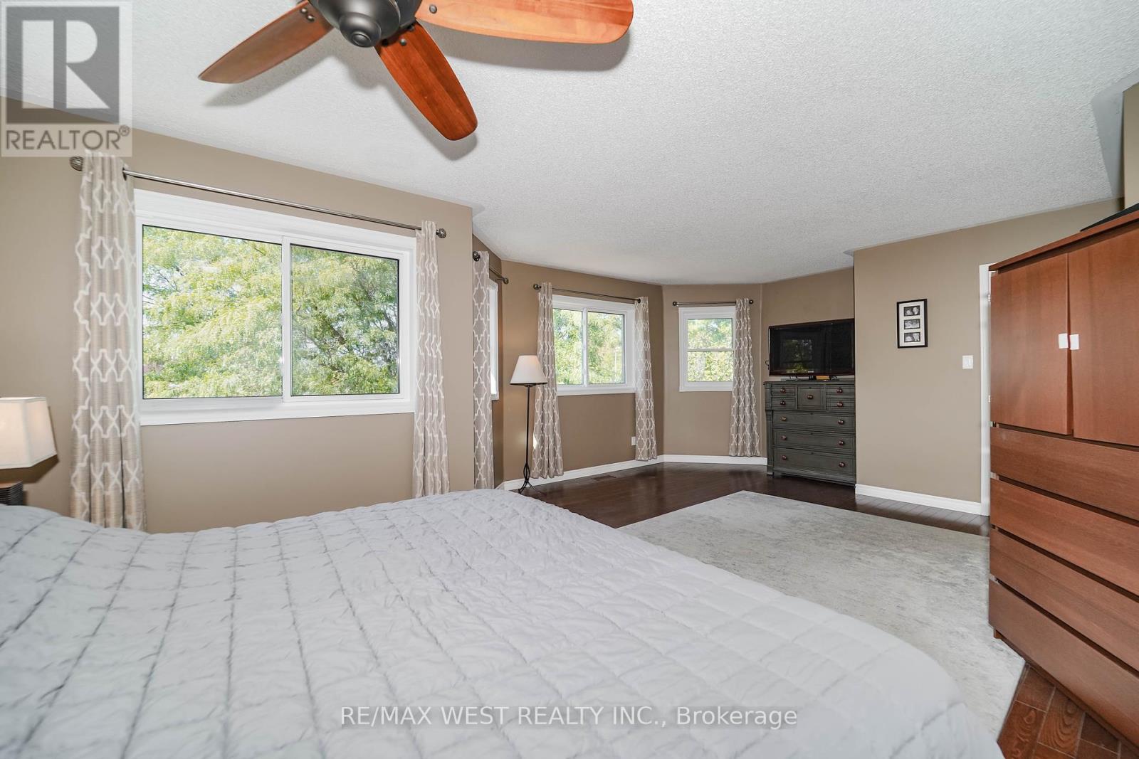 50 Gartshore Drive, Whitby, Ontario  L1P 1N6 - Photo 11 - E12422430