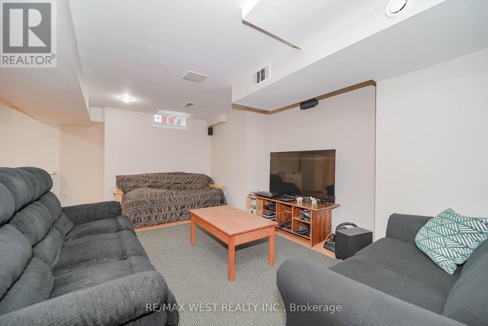50 Gartshore Drive, Whitby, Ontario  L1P 1N6 - Photo 18 - E12422430