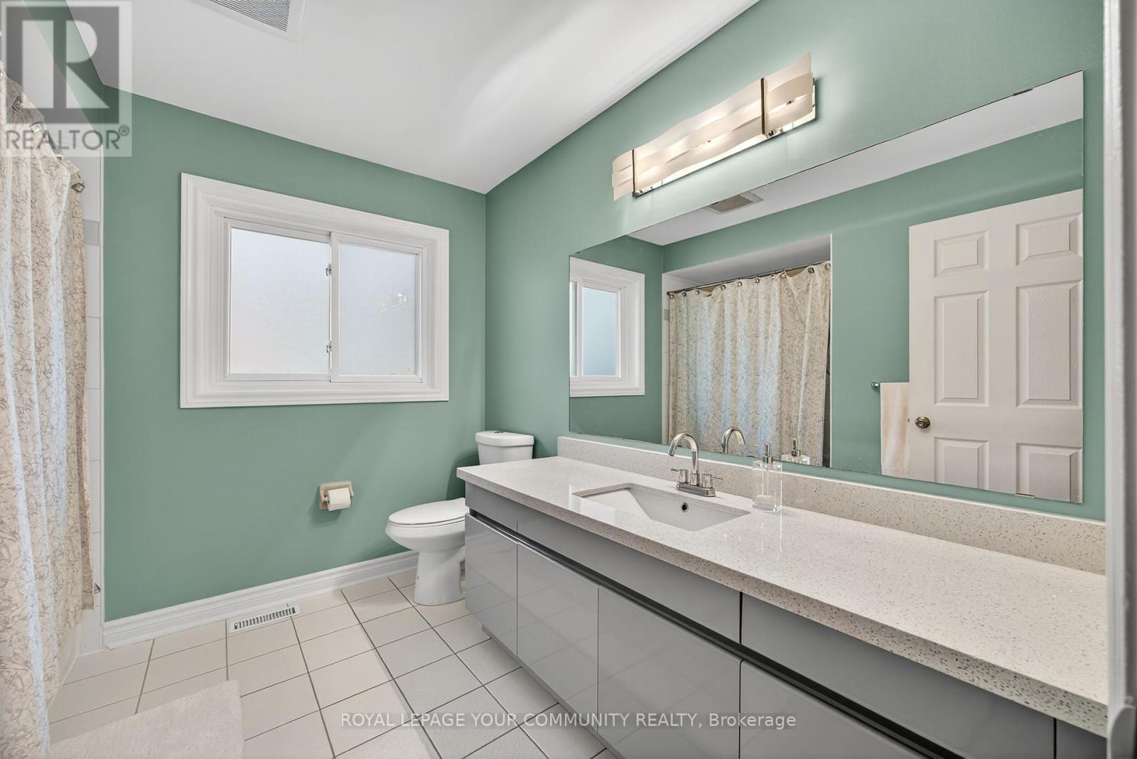 684 Exceller Circle, Newmarket, Ontario  L3X 1P4 - Photo 28 - N12422403