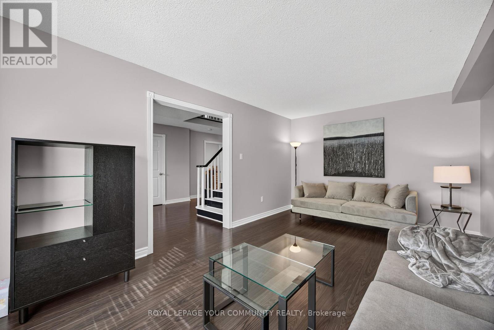 684 Exceller Circle, Newmarket, Ontario  L3X 1P4 - Photo 7 - N12422403