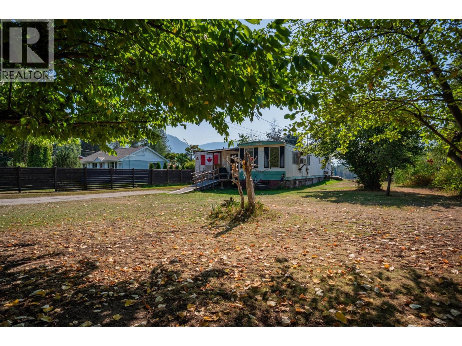 126 100th Street, Castlegar, British Columbia  V1N 3C5 - Photo 1 - 10363853