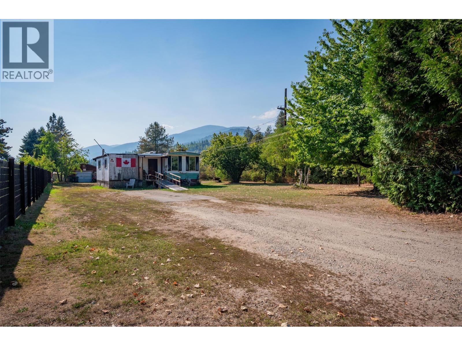 126 100th Street, Castlegar, British Columbia  V1N 3C5 - Photo 32 - 10363853