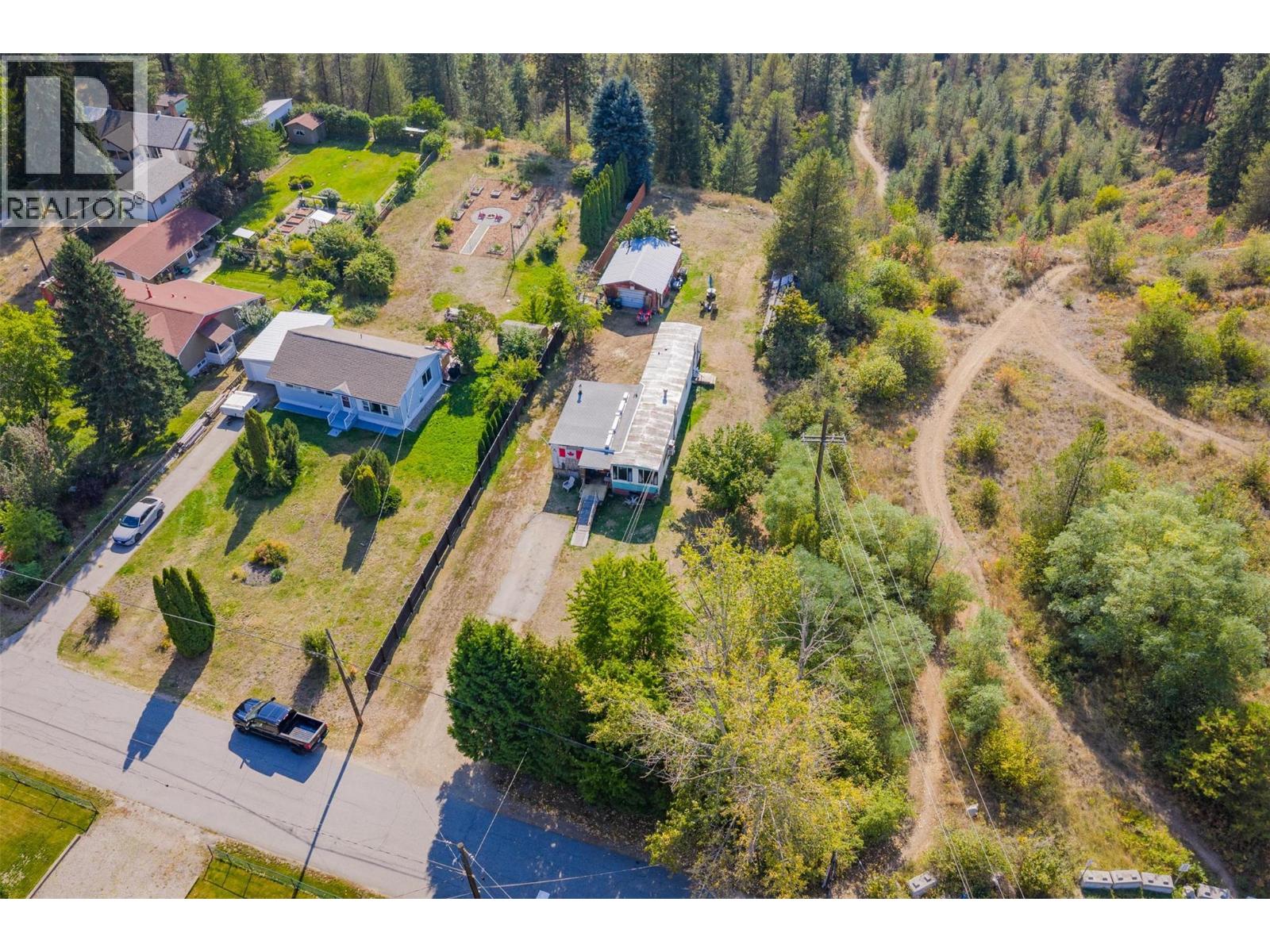 126 100th Street, Castlegar, British Columbia  V1N 3C5 - Photo 4 - 10363853