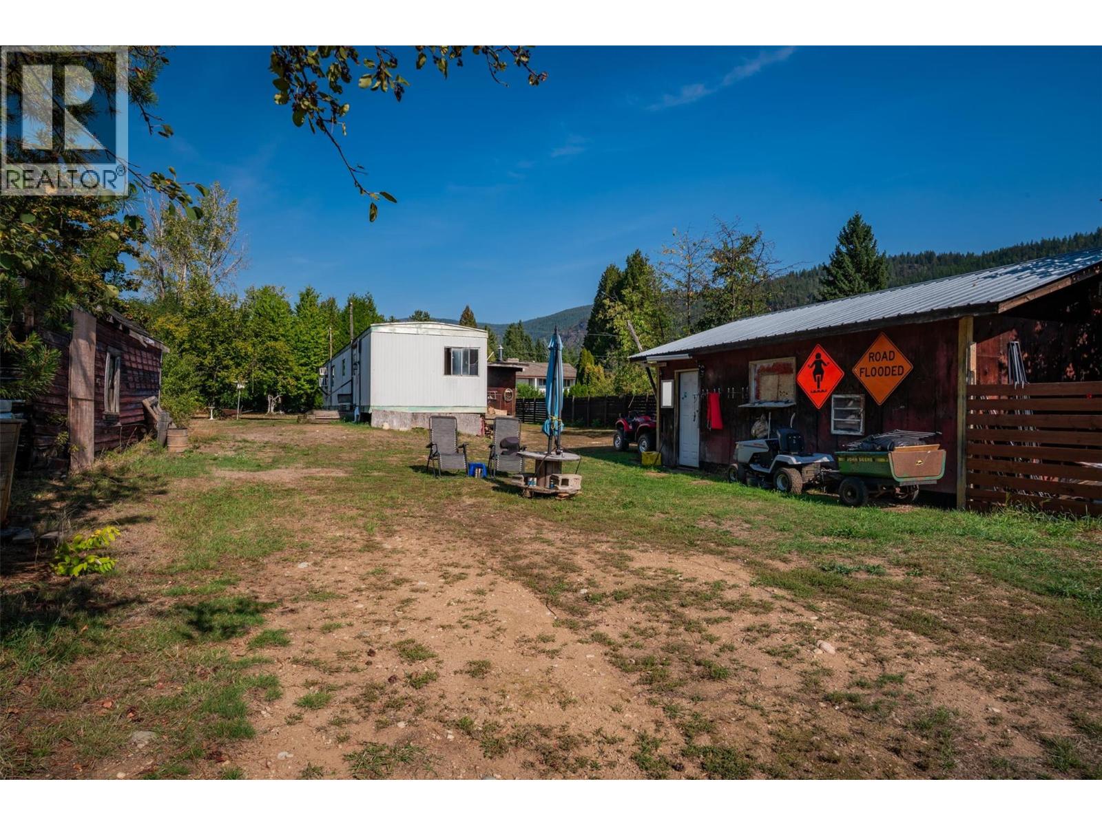 126 100th Street, Castlegar, British Columbia  V1N 3C5 - Photo 43 - 10363853