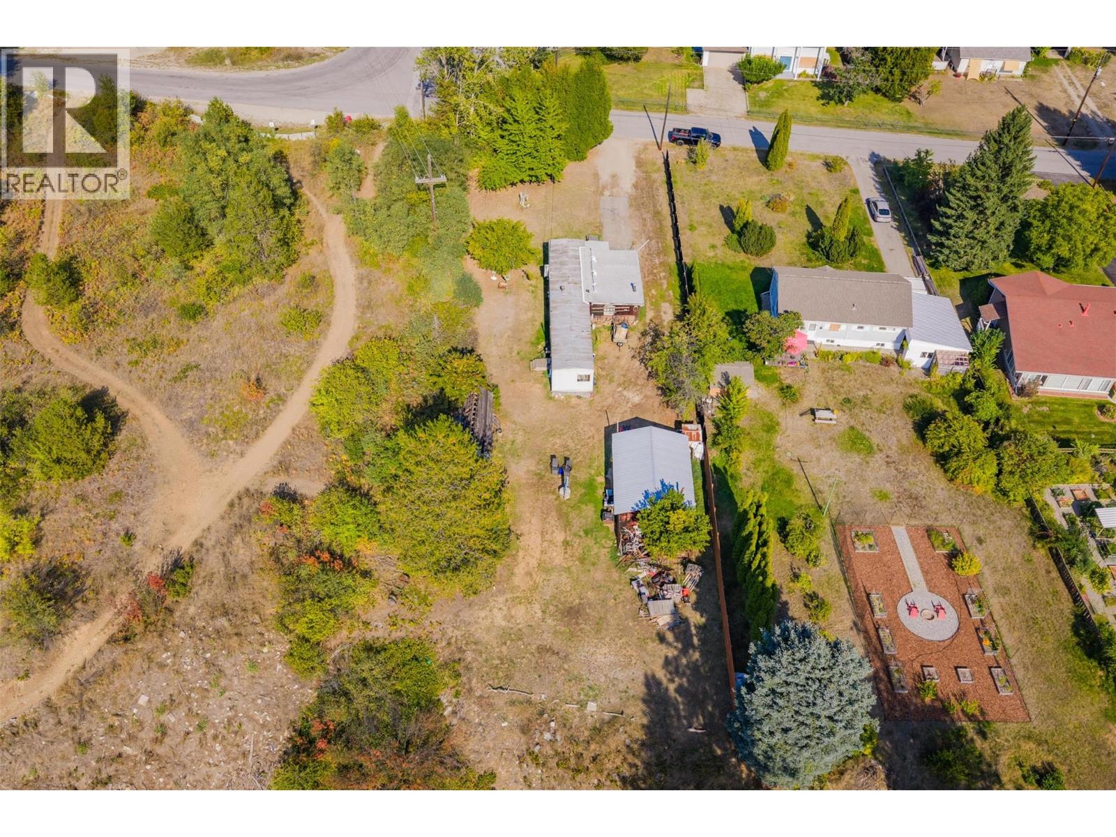 126 100th Street, Castlegar, British Columbia  V1N 3C5 - Photo 7 - 10363853