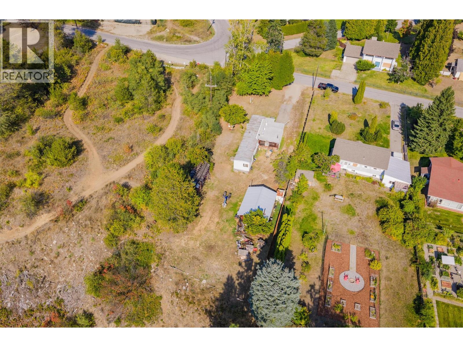 126 100th Street, Castlegar, British Columbia  V1N 3C5 - Photo 8 - 10363853