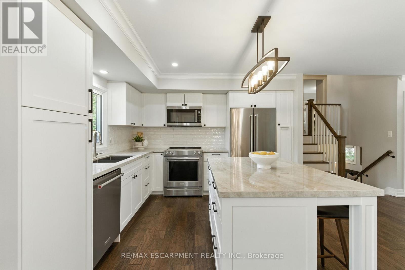 535 Vanguard Crescent, Oakville, Ontario  L6L 5G6 - Photo 11 - W12422441
